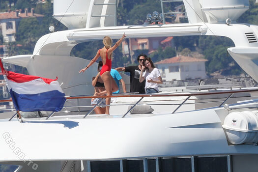 Full leaked Natasha poly page private photo