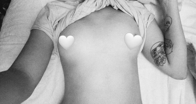 Full leaked Neonbaby private photo