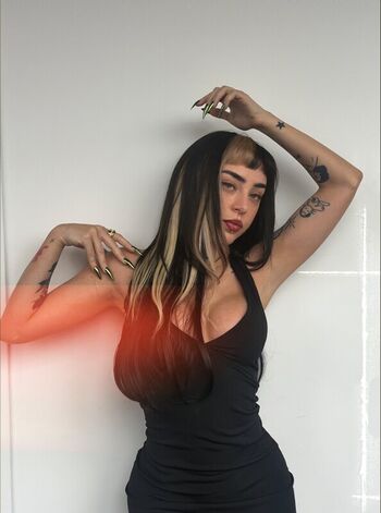 Nicki Nicole