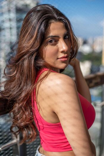 Full leaked Nikki tamboli private photo