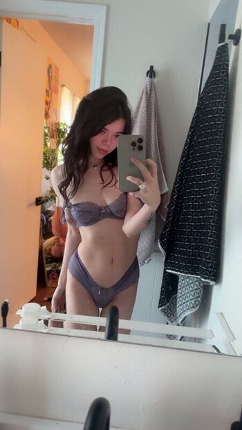 Full leaked Nikkiistar private photo