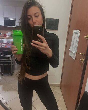 Full leaked Ninamissfit model private photo