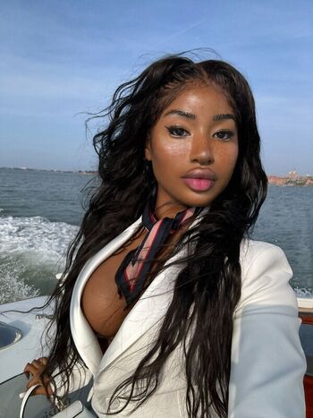 Full leaked Ninarari page private photo