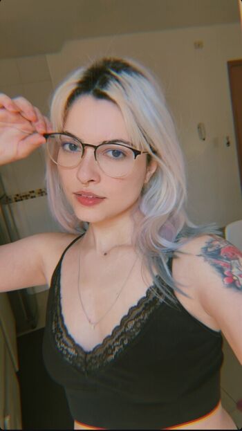 Full leaked Ninelaris private photo