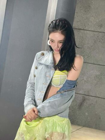 Full leaked Ningning aespa page private photo