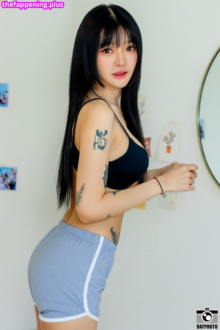 https: / nnewys Nahá OnlyFans fotografie #12