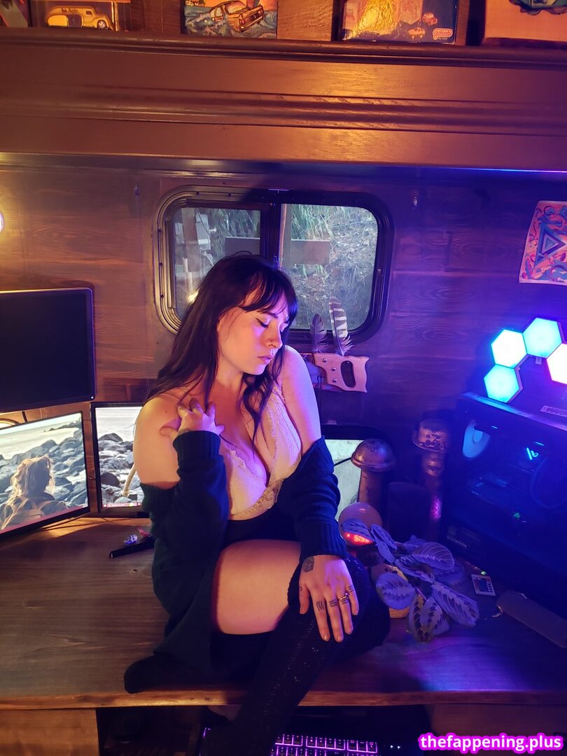 nnextdoorrose Nude OnlyFans Photo #7