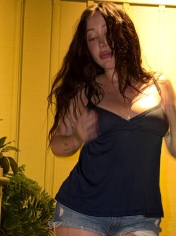 Full leaked Noah cyrus private photo