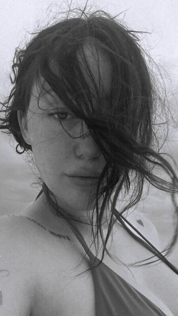 Full leaked Noah cyrus private photo