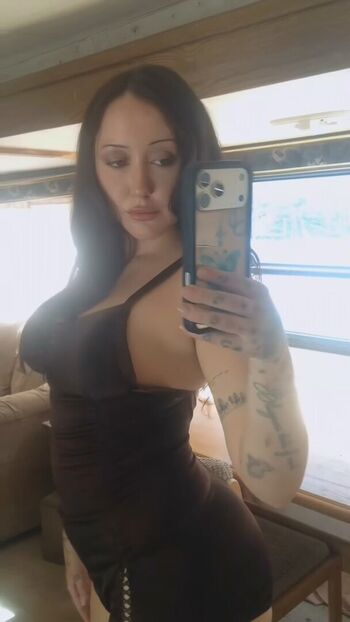 Full leaked Noah cyrus private photo