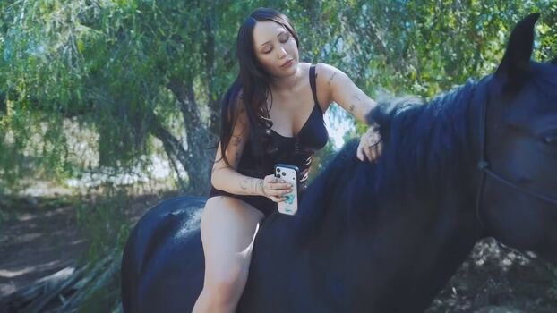 Full leaked Noah cyrus private photo