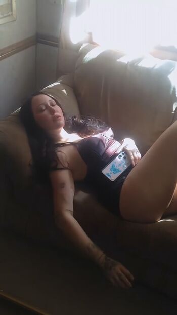 Full leaked Noah cyrus private photo