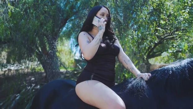 Full leaked Noah cyrus private photo