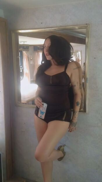 Full leaked Noah cyrus private photo