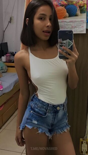 Full leaked Novinhas com peitos pequenos private photo