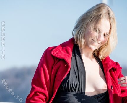 Full leaked Nude in public page private photo