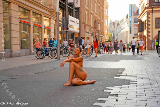 Full leaked Nude in public page private photo