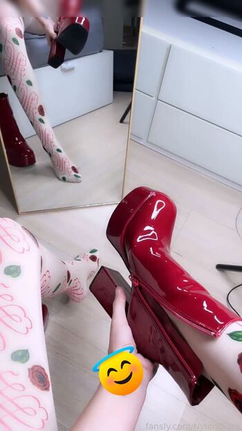 Full leaked Nylondiary private photo