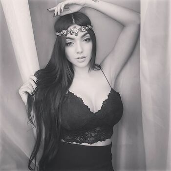 Full leaked Nyvi estephan page private photo