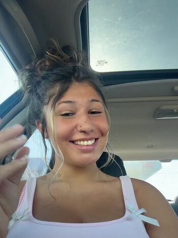 Full leaked Oliviax private photo