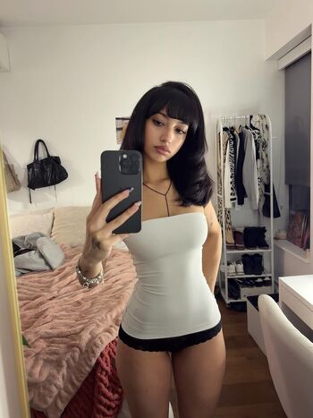 Full leaked Oliviaraynn private photo