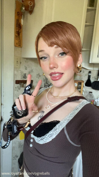 Orgeballs, Caroline Louis