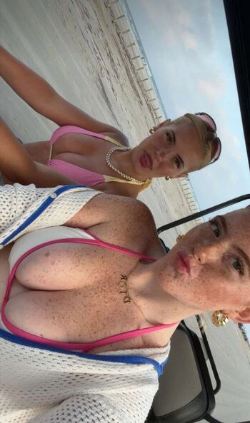 Full leaked Paigehenne private photo