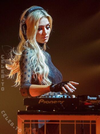 Full leaked Paris hilton page private photo
