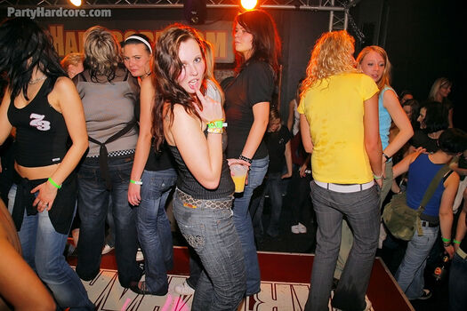 Full leaked Party hardcore model thread private photo