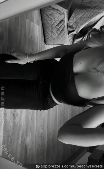 Full leaked Peachysecrets private photo