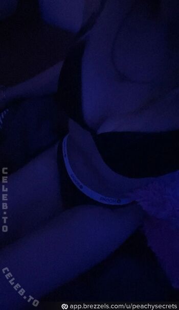 Full leaked Peachysecrets private photo
