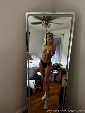 Full leaked Peachysets private photo