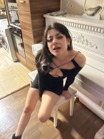 Full leaked Persian page private photo