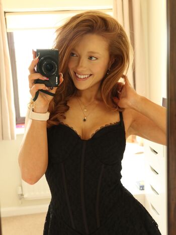Full leaked Pheobeisginger private photo