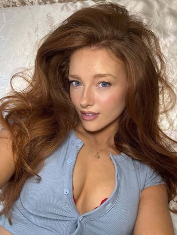 Full leaked Phoebeisginger private photo