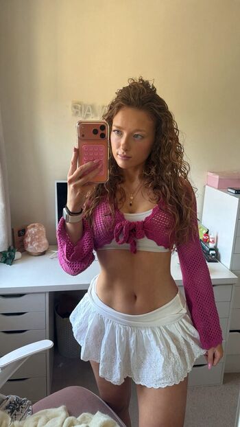 Full leaked Phoebeisginger private photo