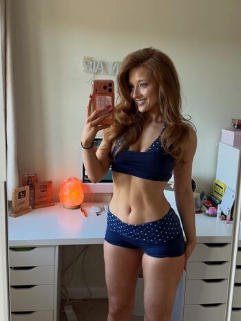 Full leaked Phoebeisginger private photo