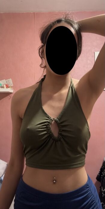 Full leaked Piercing au nombril private photo