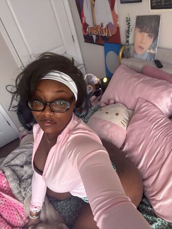 Full leaked Pieseesmoon private photo