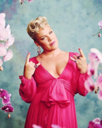 Full leaked Pink private photo