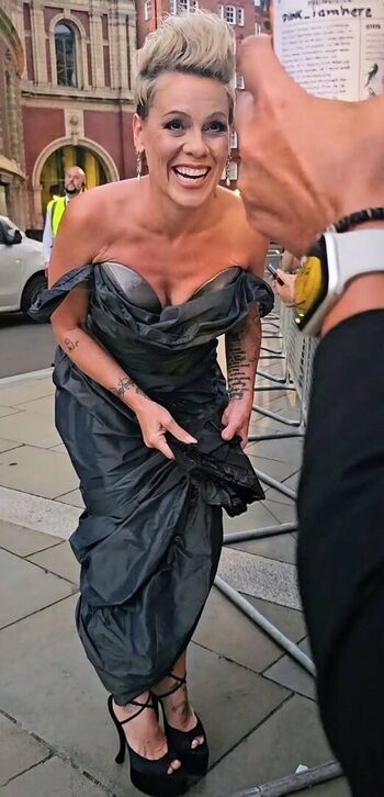 Full leaked Pink private photo