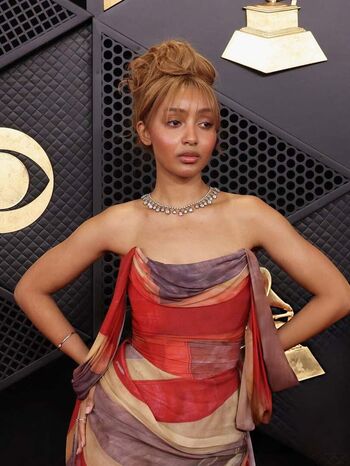 Full leaked Pinkpantheress page private photo