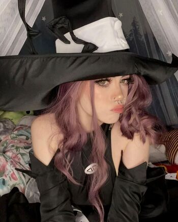 Full leaked Pipssqueakss private photo