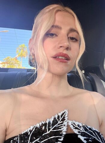 Full leaked Pixie lott private photo