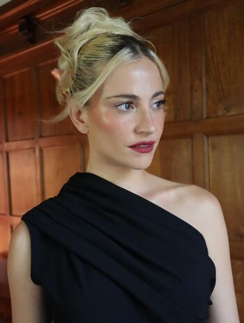 Full leaked Pixie lott private photo