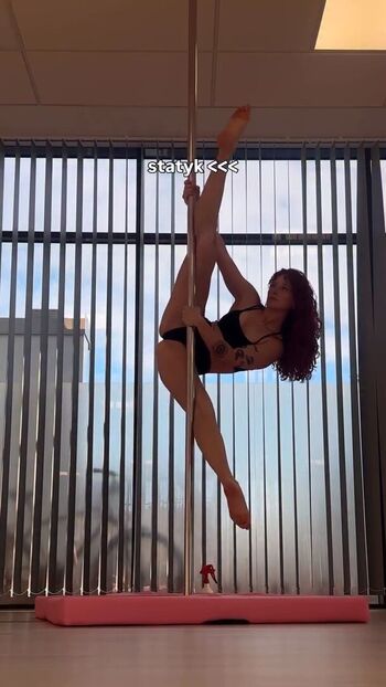 Full leaked Pole dance private photo