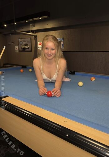 Full leaked Poolblondii private photo
