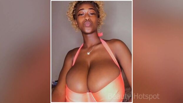 Full leaked Poupemimi private photo