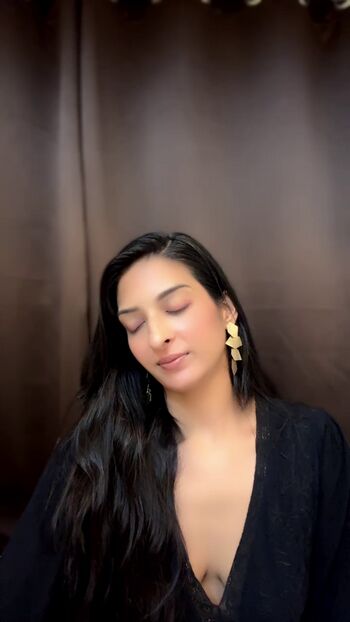 Full leaked Prachi singla private photo
