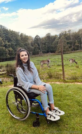 Full leaked Pretty wheelchair girl page private photo